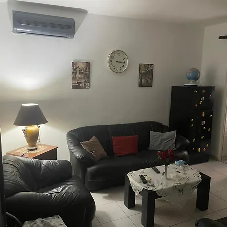 Cozzy Cottage, In Center Of 티라나