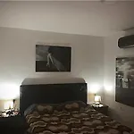Appartamento Cozzy Cottage, In Center Of *