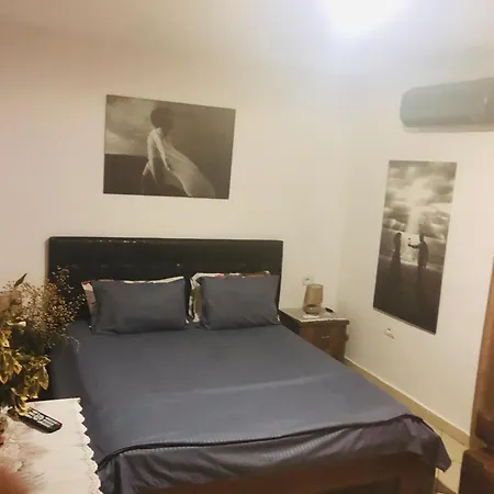 アパート Cozzy Cottage, In Center Of *