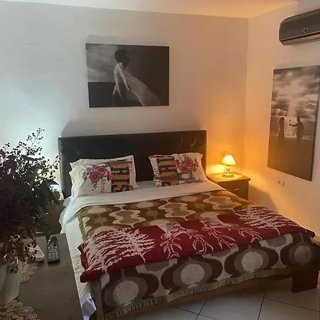 アパート Cozzy Cottage, In Center Of *