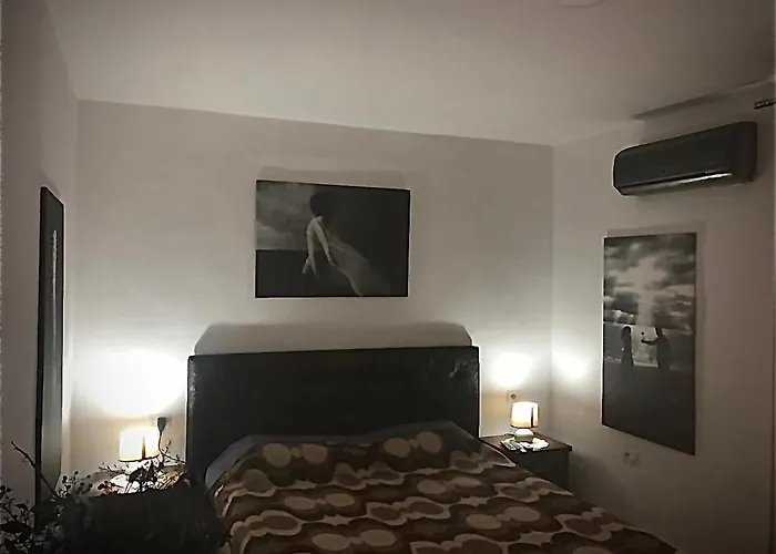 アパート Cozzy Cottage, In Center Of *