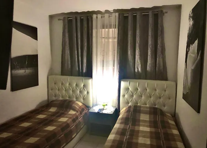 Cozzy Cottage, In Center Of Lägenhet