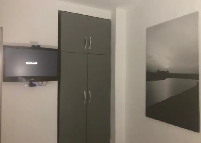 Cozzy Cottage, In Center Of * ティラナ